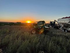 GreatPlains_Ag's tweet photo. Check out this new BD7600 going to work! 

"Got the new drill all hooked up and planting some wheat. 🌾 The hydraulic drive is really a game-changer!" - Franco G., Dalhart, TX

#GreatPlainsAg #HarvestStartsHere #BD7600 #DrillingWheat https://t.co/Ve9R7Eqksa