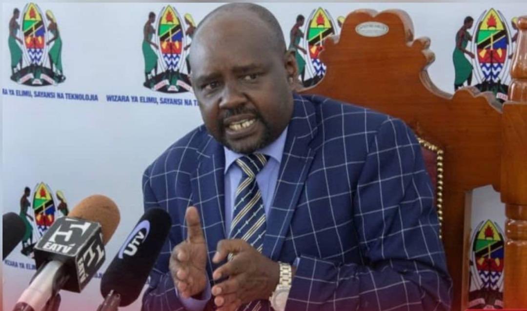 Nasikitika kuwajulisha kuwa aliyekuwa Naibu Waziri, Ofisi ya Waziri Mkuu, Uwekezaji Mhe. William Tate Ole Nasha amefariki dunia Jijini Dodoma. Natoa pole kwa Spika Mhe. Job Ndugai, Wabunge, Familia na Wananchi wa Ngorongoro. Mungu aiweke roho yake mahali pema peponi, Amina.