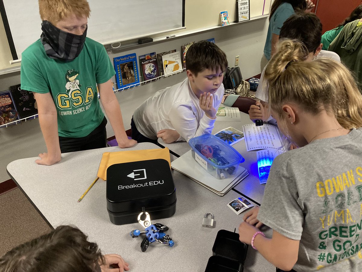 Mrs. Santa Cruz tweet media