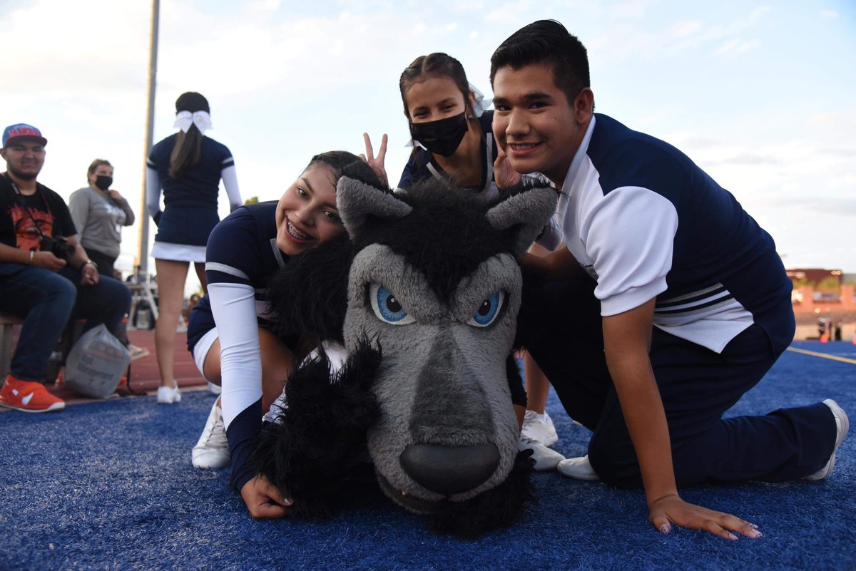 mtviewcheer's tweet photo. Had a blast at Canutillo last Friday! Felt super welcomed and had so much fun supporting our boys. Nothing better than Friday Night Lights ❤️❤️❤️ https://t.co/3xq2sO6apN