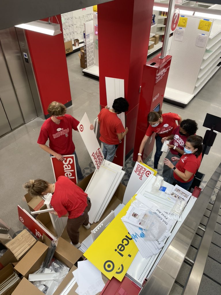 Ryan_AtTarget's tweet image. Shelves installed✅ Pegs built✅ ISM up✅ That’s a wrap for #3405 Planorama. Ready to fill our floor the next few weeks!