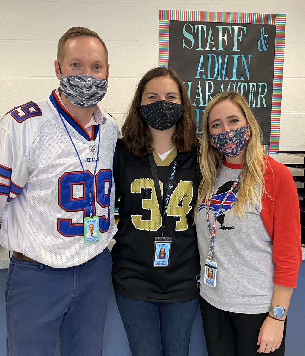 MrCzerkas's tweet photo. Day 1 of Homecoming Week, “Marathon Monday” is in the books! Up next, feeling relaxed for “Tropical Tuesday”! @MidlakesSchools #MidlakesPride #BeKIND 🦅 https://t.co/VyRwp3bDKR