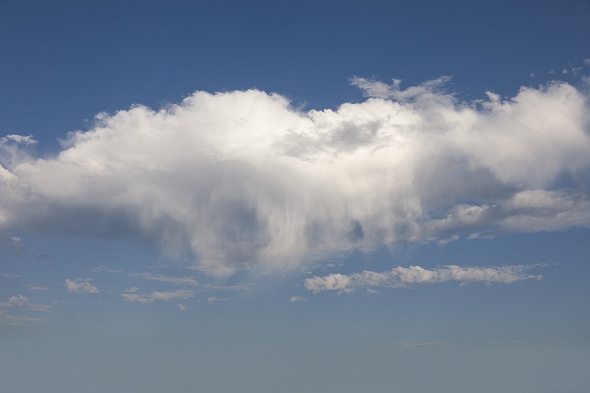 Interesting clouds around Frankfort, Ky. <a href="/allyblakewx/">Ally Blake</a> <a href="/AdamBurnistonWX/">Adam Burniston WLWT</a> <a href="/Kentuckyweather/">Chris Bailey</a> <a href="/JimWKYT/">Jim Caldwell ⛈️</a> <a href="/MarcWeinbergWX/">Marc Weinberg</a> <a href="/ajsg/">AJSG🙏🏾❤WxPhotoArtLady♉🎨</a> <a href="/JAclouds/">Ja</a> <a href="/thekyniche/">Johnnie Nicholson</a> <a href="/cloudymamma/">Cloudymamma</a> <a href="/luketaplin42/">Luke</a> <a href="/StormHour/">#StormHour</a> <a href="/BluegrassScenes/">Scenes of the Bluegrass</a> #clouds
