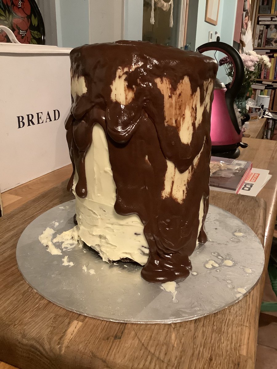 LibrarianOonagh's tweet photo. How it was meant to be going.... how it’s turned out #16thBirthdayDisaster #cakedisaster #bakeoff My daughter is going to be disappointed tomorrow 😢😀 I don’t think cakes are my forte. https://t.co/qscfCnqjco
