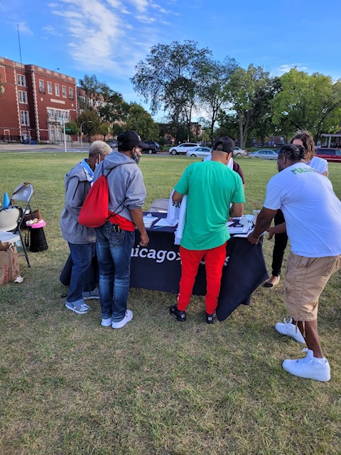 ChicagoVotes's tweet photo. What was Chicago Votes up to this past weekend?
Javier, one of our civic leaders, attended @ParoleIllinois's #BuildingFreedom Resource Fair doing felony voter rights education and voter registration π https://t.co/WhfKMH9oEs