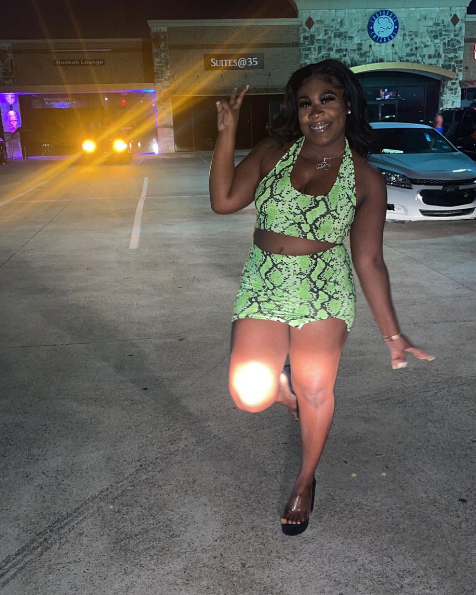 dope_noseller's tweet photo. ghetto lil bitch.✈️🔥
#BigKobe 
#ThickA$$Gloria https://t.co/5Tf7hcFaLa