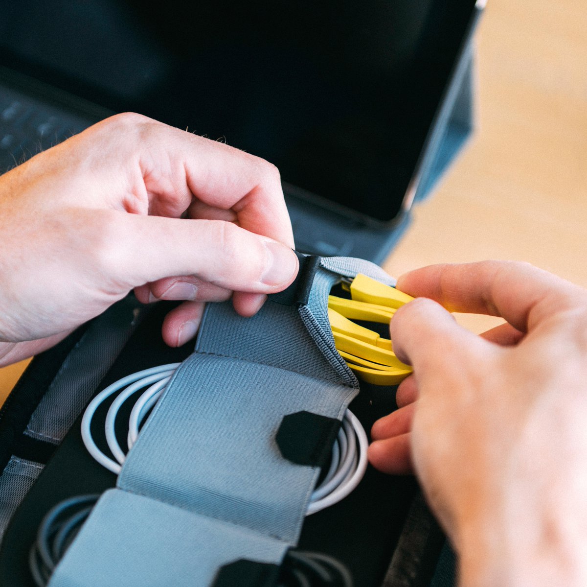 Nomaticgear's tweet image. Take your office wherever you choose tangle-free, with our cleverly designed Navigator Tech Organizer.

Available for PRE-ORDER: bit.ly/3cJMSKY 

#nomatic #lifeonthemove #techkit