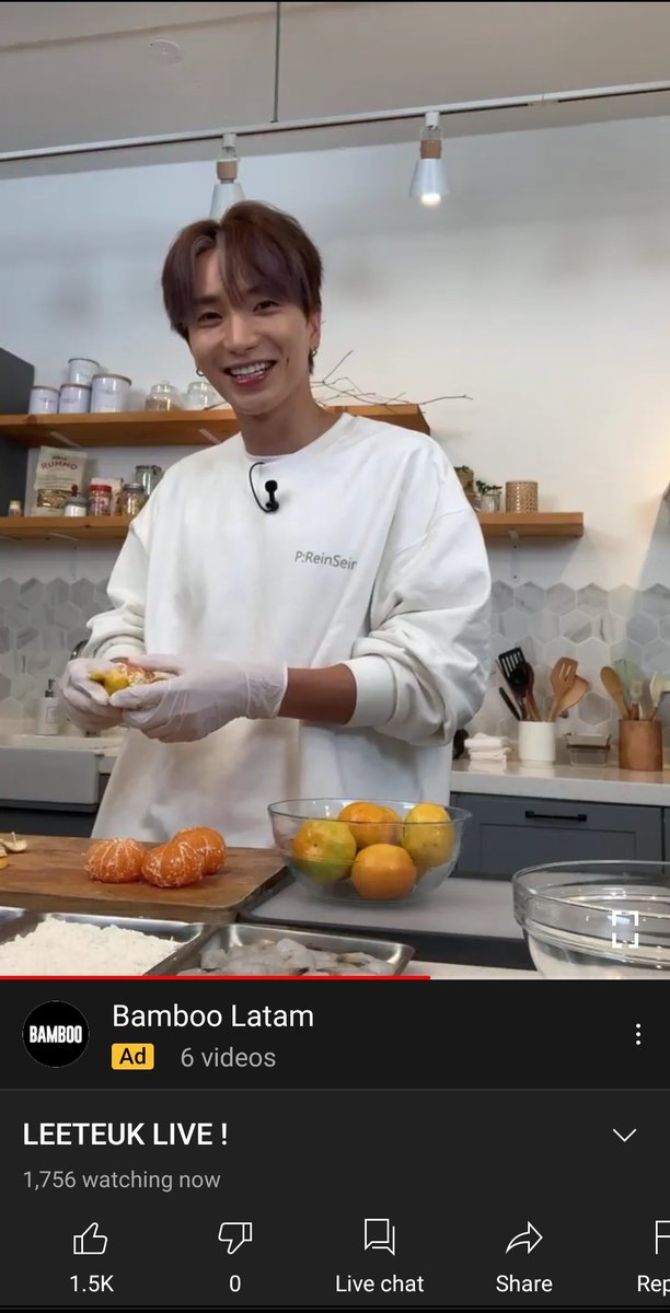 SuperJuniorES's tweet photo. #Leeteuk esta en vivo en estos momentos en #YouTube
😍
#RecipeSecrets
▶️https://t.co/7obfB65GsF https://t.co/FRSxdUvrra https://t.co/6uxFKZXTBS