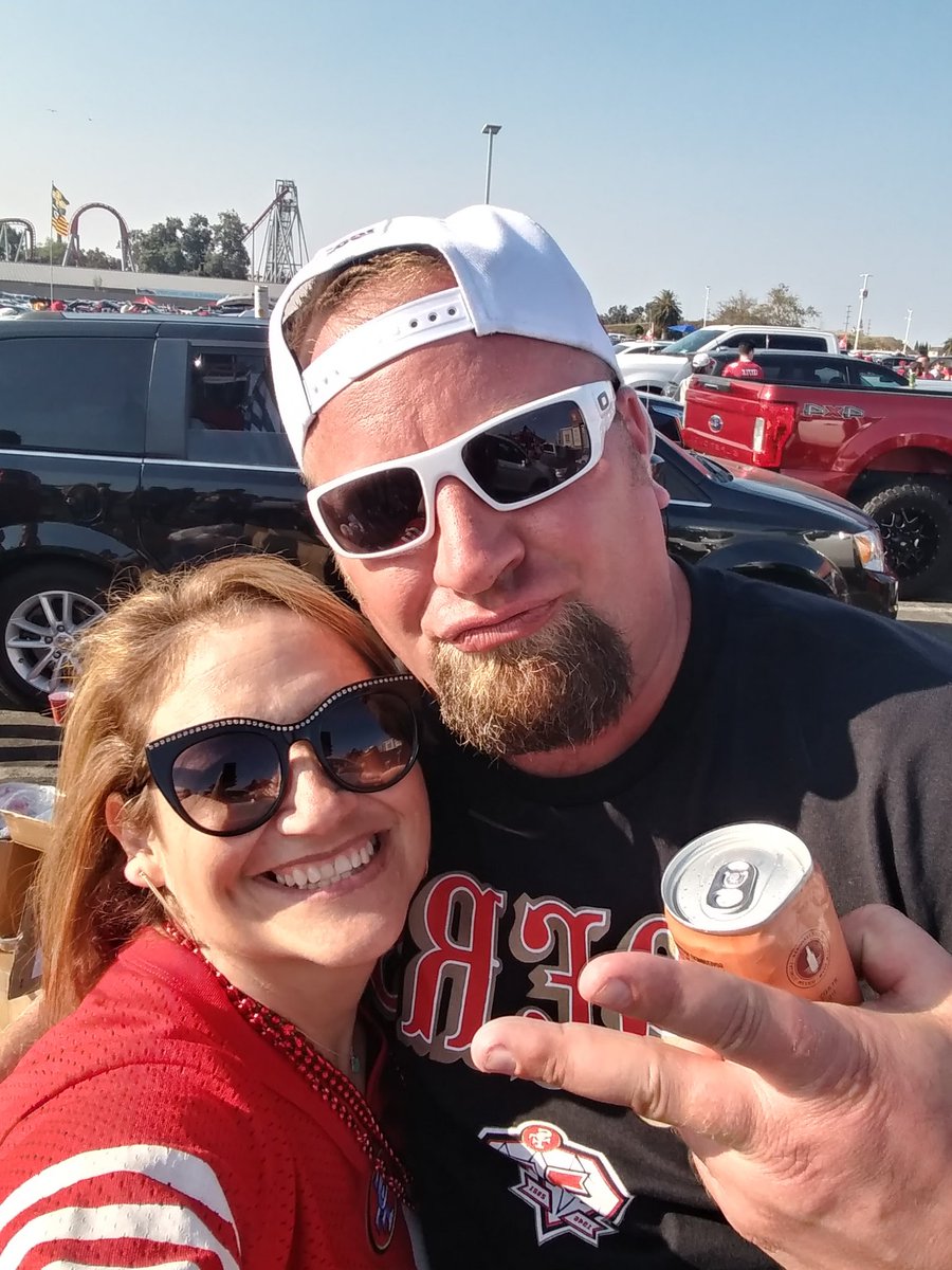ginareppindabay's tweet photo. I have so many pics to share & need more red bulls for energy. I must've drank 6 this weekend to keep up. #worthit @dabaybaby @GSWBanks @Ninergirl99 @TGruns49ers @KoRnDoGG408 #HomeOpenerWeekend #FTTB #49ersTwitter #photobomb #WinOrLoseWeReppinNiners https://t.co/t4lupjQyA2
