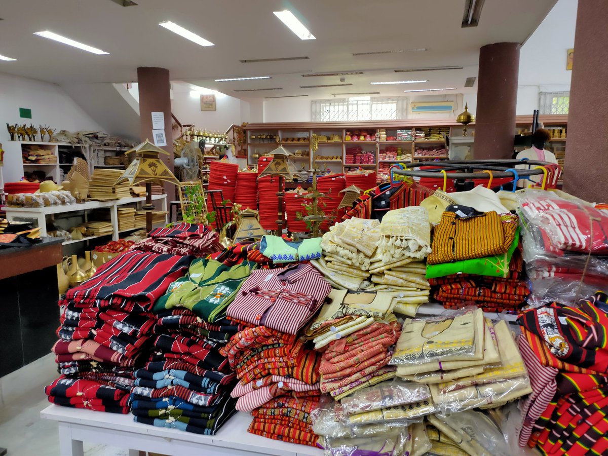 assam_ltd's tweet photo. Traditional Handloom Handicrafts products of Assam at Pragjyotika Assam Emporium Guwahat, Assam @TexMinIndia @PiyushGoyal @MDoNER_India @CMOfficeAssam https://t.co/zCGe5AqUCf