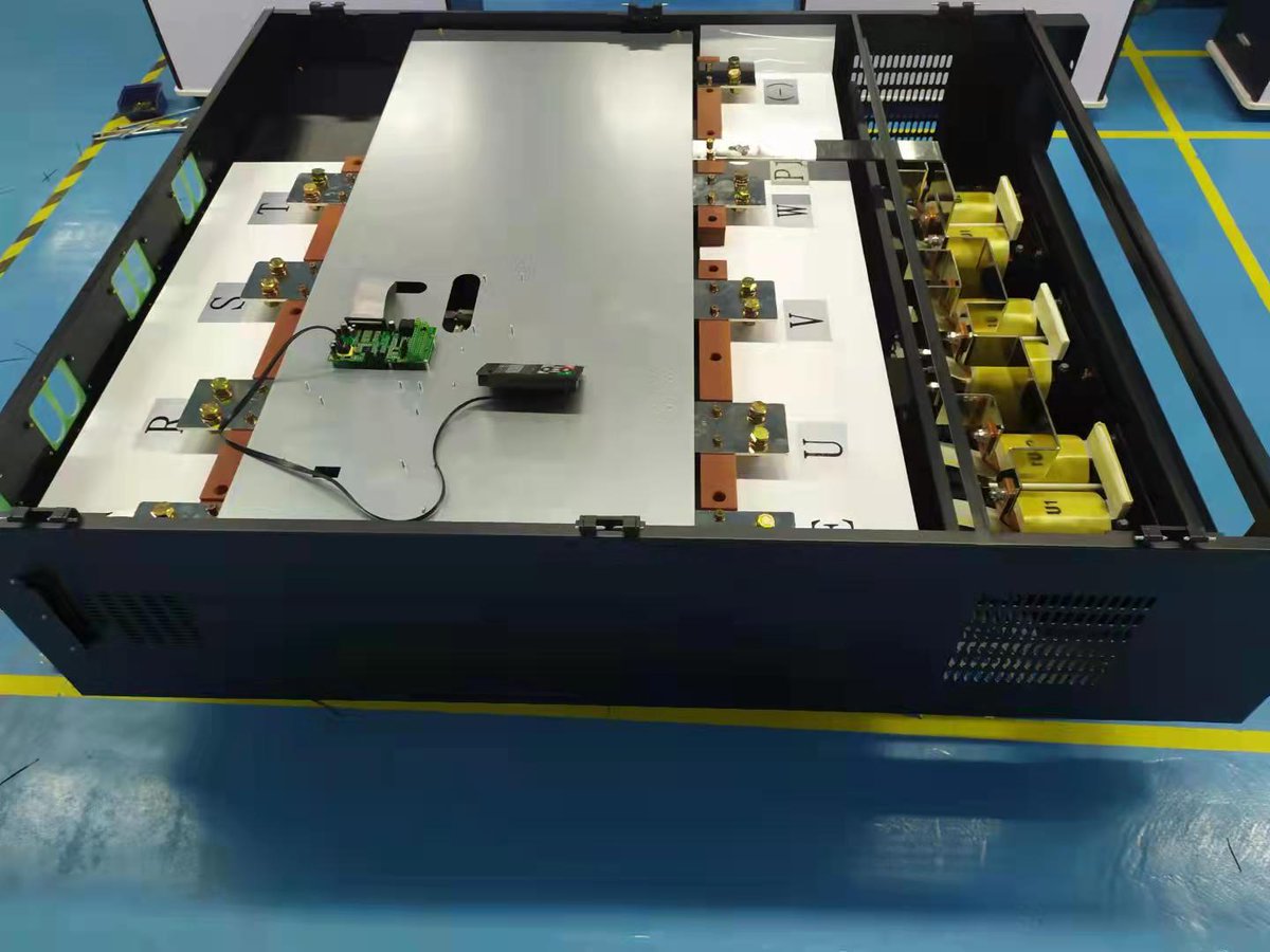 AliceCh50777672's tweet photo. 380V 1000KW for Ball Mill Machines in HV1000 series Inverter-HNC Electric,crusher motor:850kw,893RPM,415V,60HZ,EFF: 94%,WEIGHT: 8500kg #hnc #hncelectric #IoT #Inverter #VFD #vsd #drive #automation #manufacturing #solution #engineering #vector #crusher #motor #ViolaComeIlMareCiak https://t.co/jVM29RbP2L