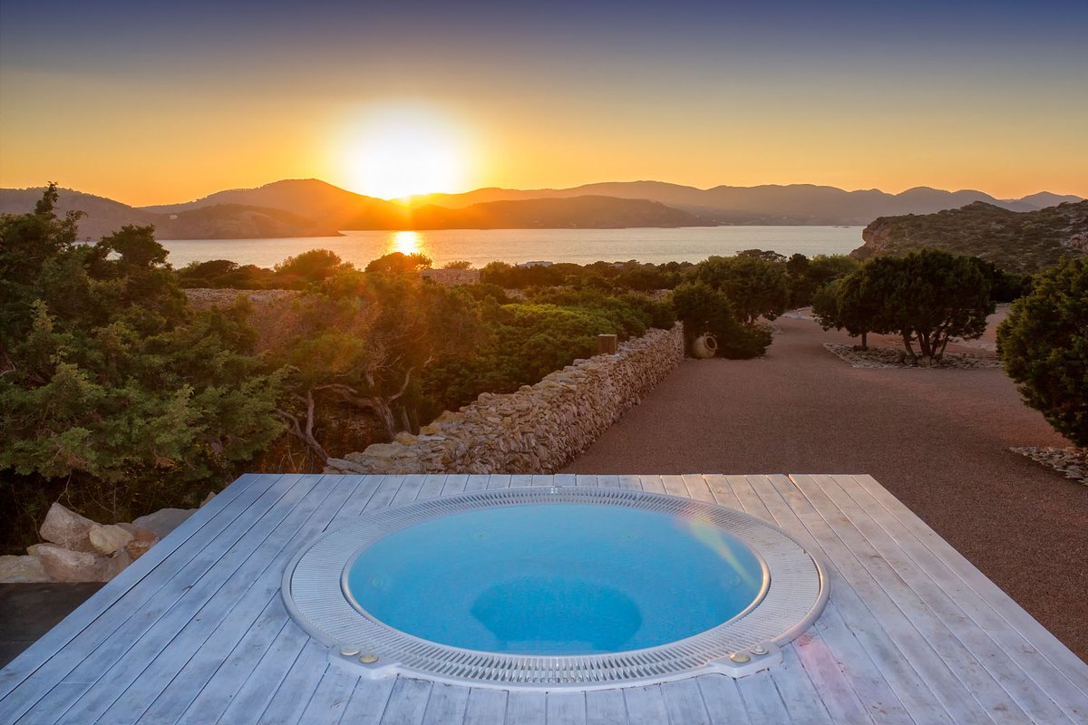 CreateMyAdventr's tweet photo. Breathtaking sunsets, perfect weather, unspoiled scenery... This isn't the Caribbean- this is the Tagomago, Spain! Tagomago is a private island that in the Mediterranean that is available to you exclusively!  

#Travel #Island #Spain #Vacation #Mediterranean #Holiday https://t.co/xDsJp7uzm8