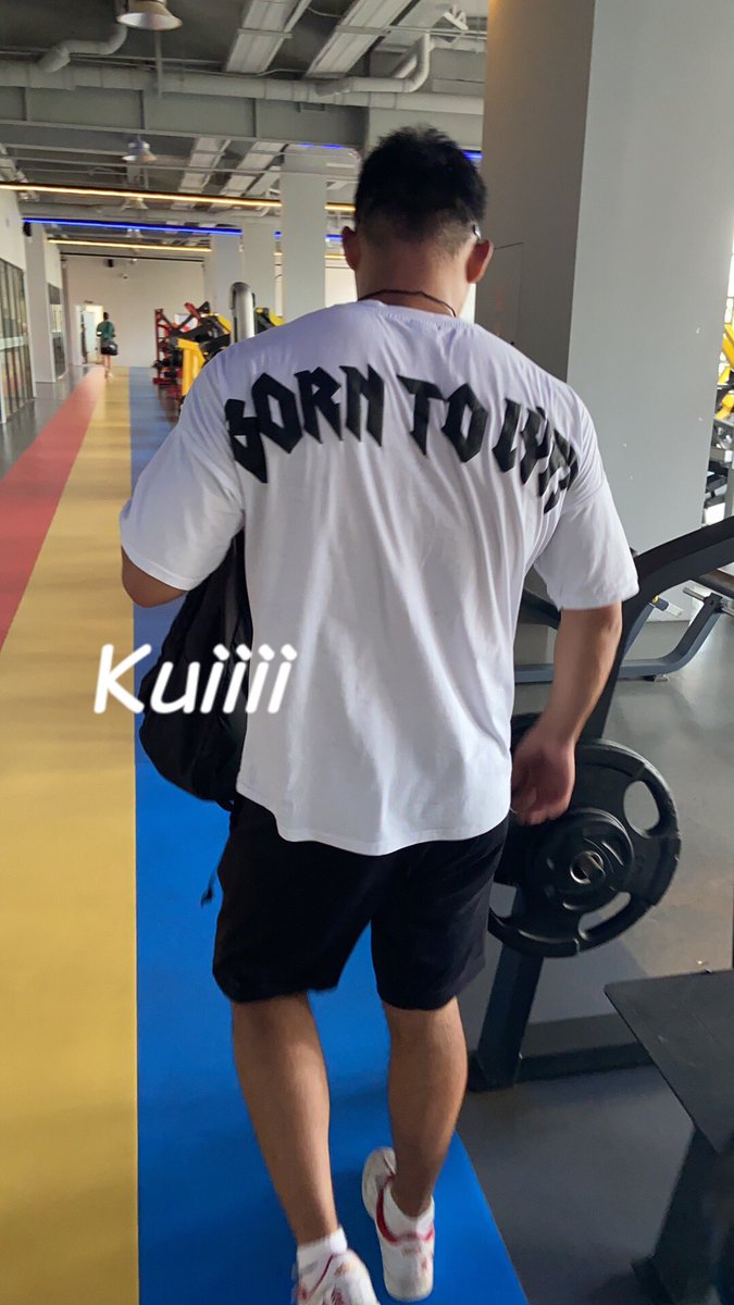 Kui69501402's tweet photo. 赶紧解封吧，怀念健身房 https://t.co/l3SSYU3NCl