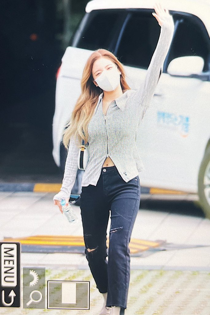 20000721_cab's tweet photo. 210928 영스 출근
#나미치게만들어 #최지수 #리아 #Lia #itzy #있지 https://t.co/qYML6AgYuY
