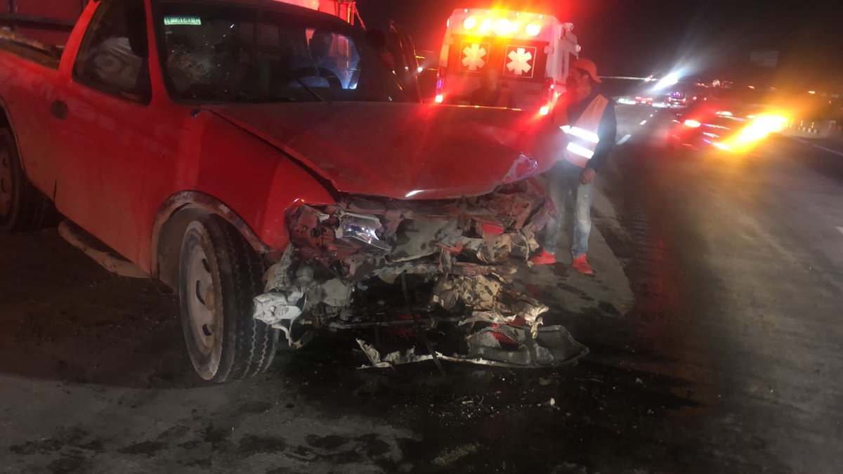 PCSnAndresCH's tweet photo. Esta noche, nuestros paramédicos brindaron atención médica a un masculino de 31 años, debido a un percance vial sobre el Periférico Ecológico. Asimismo, ninguno de los conductores resultó con lesiones de gravedad. #ValoresQueSalvanVidas #ValoresQueHacenGobierno https://t.co/iiXOGXqOMT