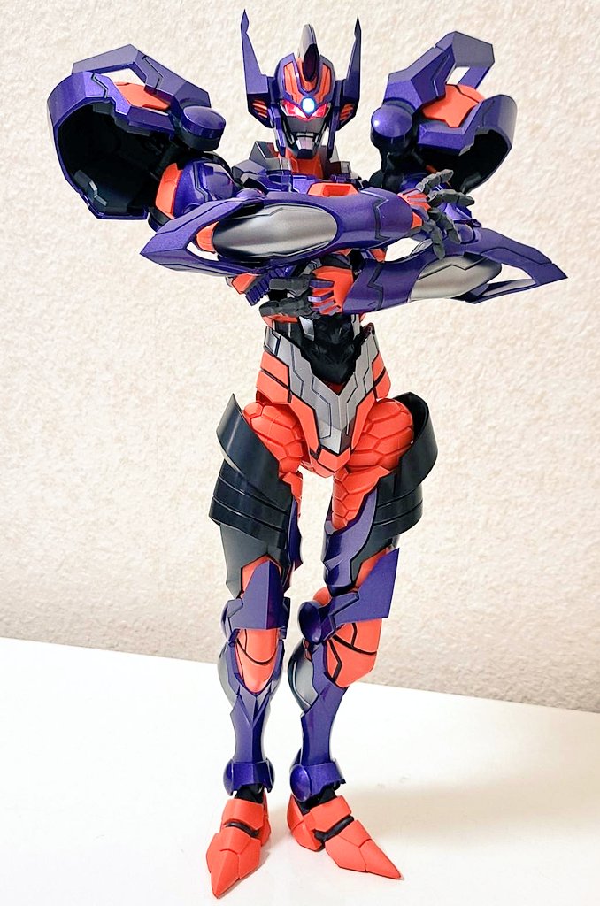 ギガンテックス グリッドナイト、やはり目が光るのはかっこいい