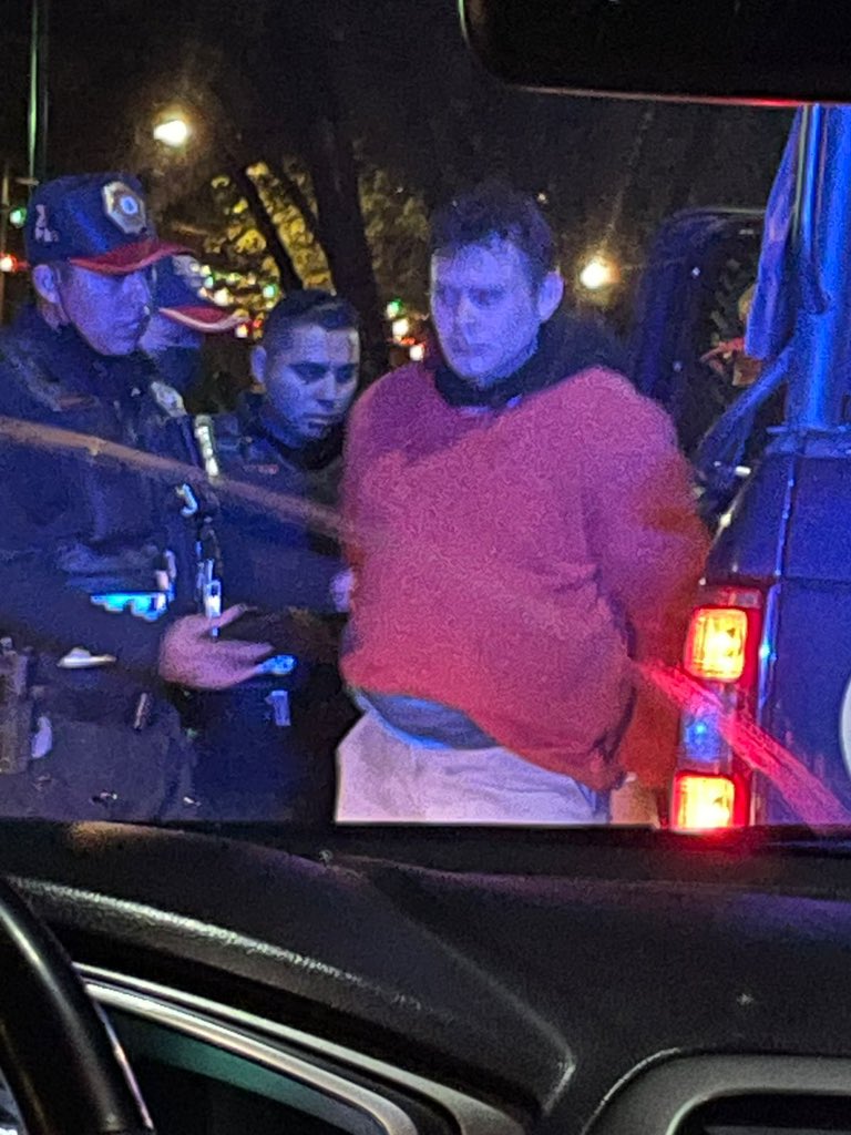 ikonomus's tweet photo. @c4jimenez @BJAlcaldia @BlindarBJ @SSC_CDMX @Seg_NapolesDF @FiscaliaCDMX Si les robo, denúncienlo de inmediato para que se le acumulen los cargos. Trabajaba como guardia de seguridad en varios edificios. https://t.co/zUVgzferIW