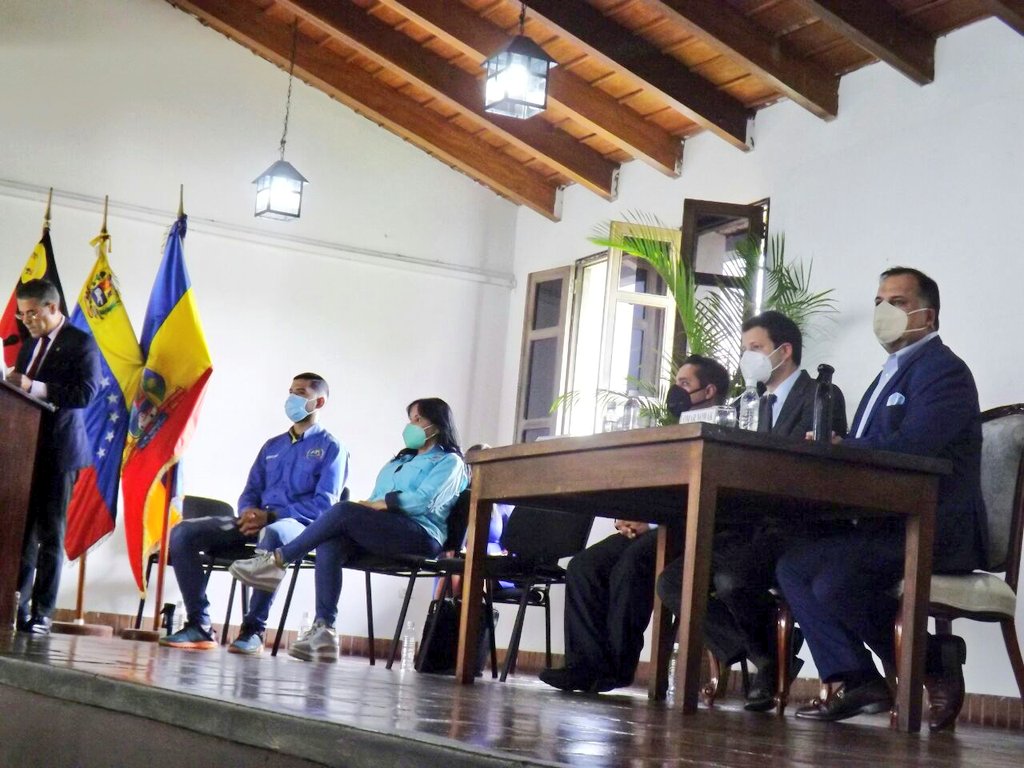eliasayegh's tweet photo. Acompañamos la Sesión Solemne del Concejo Municipal #ElHatillo en el marco del #DiaDelContadorPúblico Venezolano. #27Sep https://t.co/0zooQ29z0Y