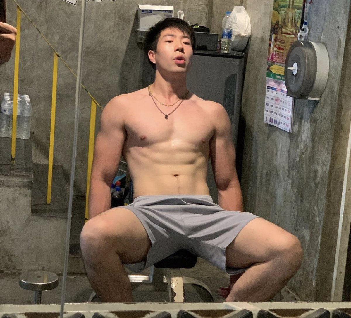 POPPER2MEN's tweet photo. Ông chủ shop bi 18+ chuyên cung cấp popper 10ml 200k và 30ml 400k  gel bôi trơn gel tinh trùng 280k và thuốc tăng cường sinh lý cương dương ngựa thái 300k big pennis 300 cứng 72 phút. ship hàng tận nơi nhanh 0966675640 (ZALO) https://t.co/kqU5V4uk7t