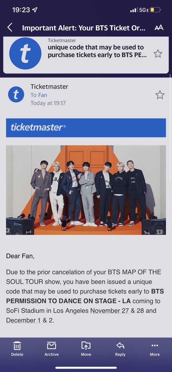 spiceofbts's tweet photo. HELLO?? https://t.co/hXt4E05vAH