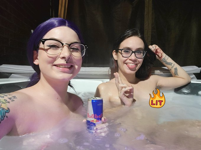 Hot tubbing butt naked with your buddies, cause why not? Releasing the blooper reels soon with @iwillbeurmuse<a href="/tag/mvsales"class="tags"><span>#mvsales</span></a><a href="/tag/mvtrans"class="tags"><span>#mvtrans</span></a>