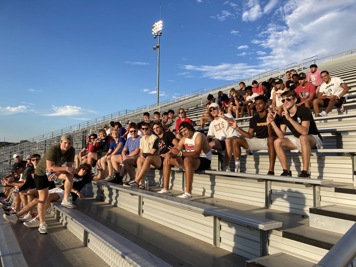 vrhsfootball's tweet photo. Out here at Gupton to support @vistaridge_band !!! The best band in the land!! #OneSchoolOneProgram #ThankYouBand #BestBandInLISD https://t.co/FjY0QO8KkG