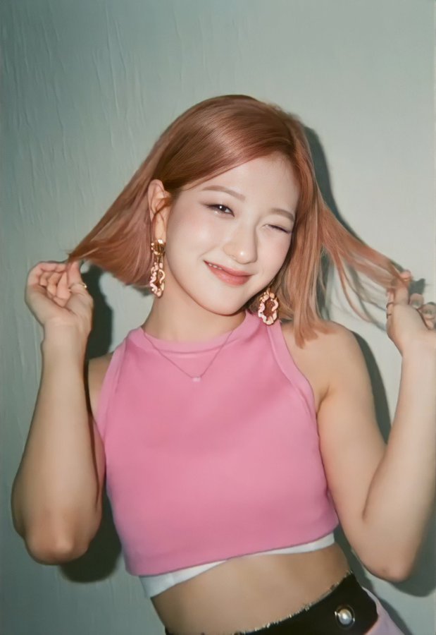 syelon's tweet photo. studi choom was so great, this is the first time for us to record in choom studio since debut, I feel so happy because we can do this like other idols, and we can do more promotions for talk &amp; talk, so more people can hear it. https://t.co/nzGApNvAlt