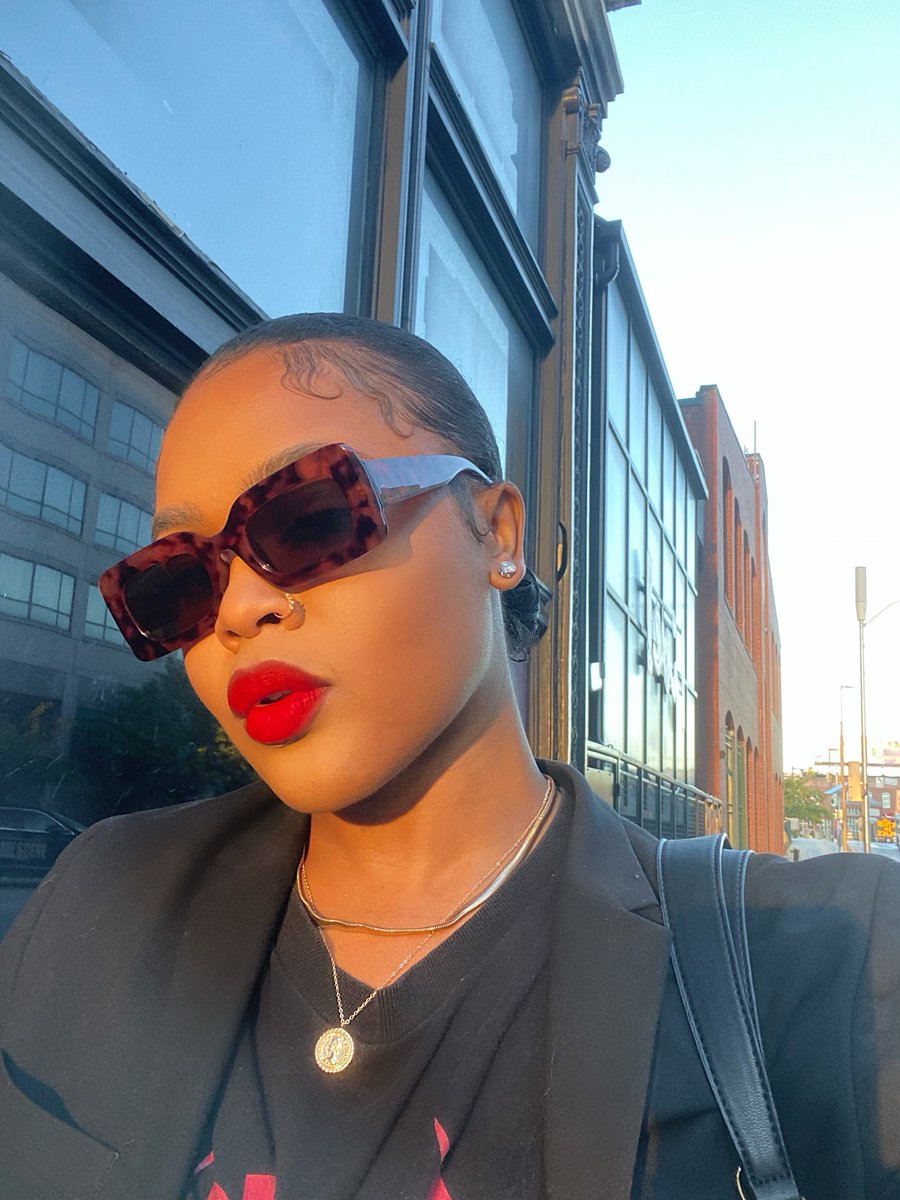 Shainaaishaa's tweet photo. Made in the image of God, that’s a selfie. https://t.co/2034vOVhqp