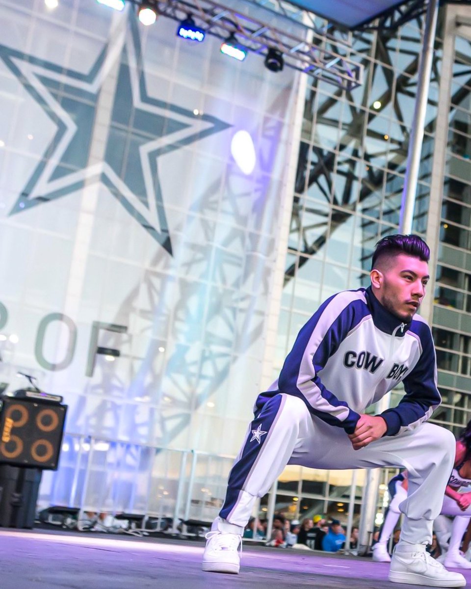 Carlos_Hndz90's tweet photo. Smize for the Prize ๐ฅ Season home opener, letโs get it @dallascowboys #CowboyNation ๐ #RBLF @dcrhythmblue ๐ธ @rhileephotog #GetThisRhi โจ #dallas #dallascowboys #MNF #throwback โจ#PHIvsDAL https://t.co/qPrCX4T76X