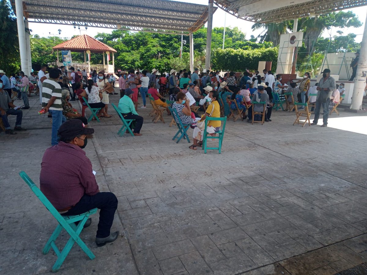 AMapastepec's tweet photo. Brindamos acompañamiento a los Servidores de la Nación para la entrega de las pensiones Bienestar, que beneficia a personas adultas mayores y personas con discapacidad de Mapastepec. https://t.co/0tGGDLm39z