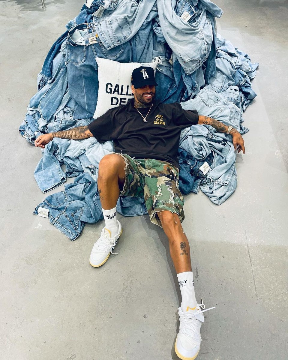 iHeartLatino's tweet image. ¿Te ha pasado lo que #NickyJam? 🧺 #laundryproblems