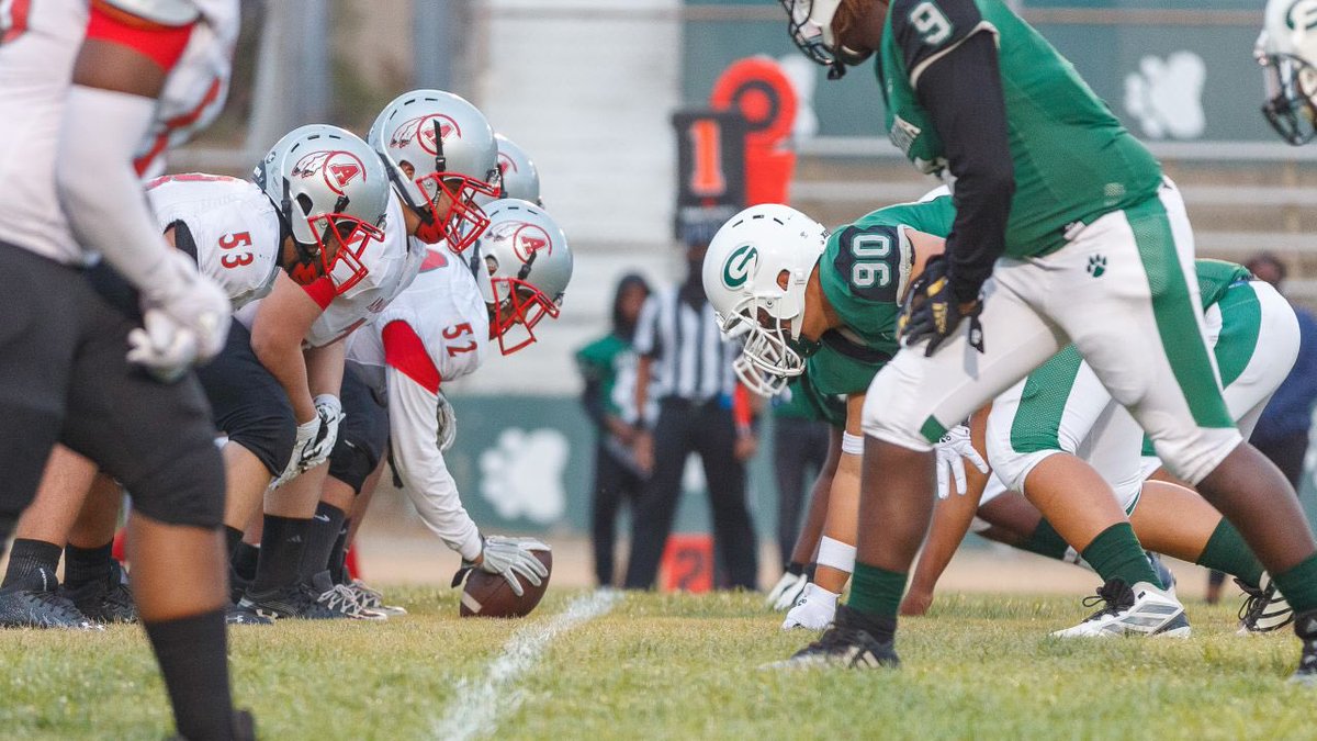 riddellnextgen's tweet photo. Xenith is proud to have partnered with three NFL teams to donate over 480 varsity football helmets to nine varsity football programs across the U.S.
Thank you to the @chargers, @Eagles, and @packers for choosing Xenith to be a part of your initiatives to give back. https://t.co/albWO500vI
