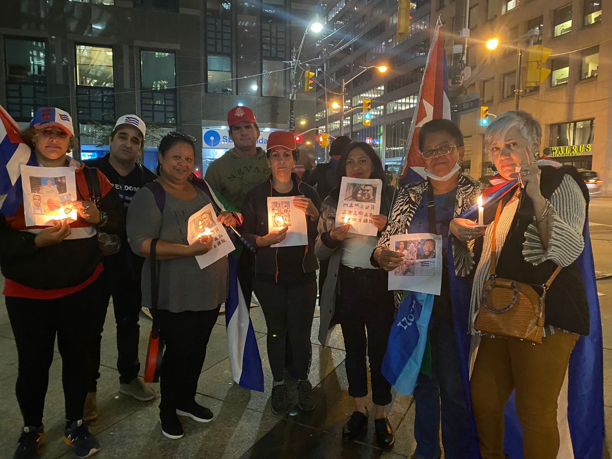 LuzMarr5's tweet photo. Yesterday vigil in Toronto. Supporting our political prisoners!
Vigilia realizada ayer en Toronto en apoyo a nuestros presos políticos!
#FreedomForourPoliticalPrisioners.
#LibertadParaNuestrosPresosPoliticos
#AbajoLaDictaduraCastroCanel https://t.co/fzwRIwDL66