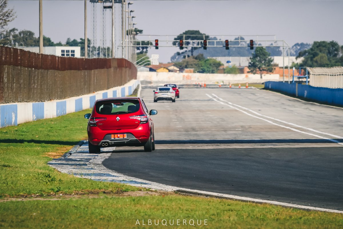 Albukek_'s tweet photo. Sinceramente, não consigo acreditar que após dezembro não irei mais entrar neste lugar, resenhar com os amigos, andar de carona com alguns, fotografar, sentir o cheiro desse lugar, caminhar pelos boxes...
Você vai fazer falta AIC, eu nunca vou esquecer das idas até aí!
#SaveAIC https://t.co/aq9uawMlHf