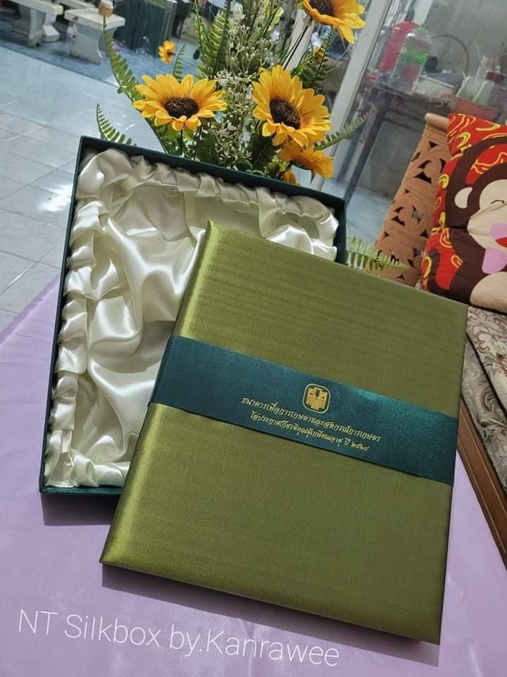 PSilkbox's tweet photo. #กล่องผ้าไหม​ #ของชำร่วย​ #ของที่ระลึก​ #กล่องงานสำคัญต่างๆ​ #แทนคำขอบคุณ #งานครบรอบบริษัท #งานฉลองเลื่อนตำแหน่ง #สร้างเรื่องราวประทับใจ #วันเกิด #งานแต่งงาน #มิบใก้คนรัก #ของขวัญ #วันครบรอยแต่งงาน #ของเซอไพส์ #งานขึ้นบ้านใหม่ #สนใจสอบถาม #COVID19 #ไม่มีขั้นต่ำในการสั่ง1ใบก็ขาย https://t.co/K7wjY5BMft