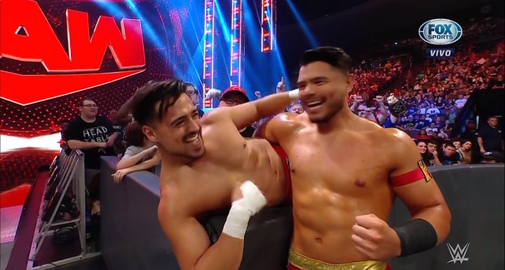 wweamerica_'s tweet photo. ¡Angel Garza se lleva la victoria antre Erik de The Viking Raiders con la ayuda de Humberto Carrillo!

#AngelGarza #GarzaJr #HumbertoCarrillo #VikingRaiders #WWERaw #wwe #wrestling https://t.co/NOjOtcWVw0