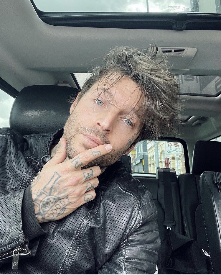 BriHarrisonRP's tweet image. #MCM He does have the sexiest bed head. *grins*

@ShawsFortune