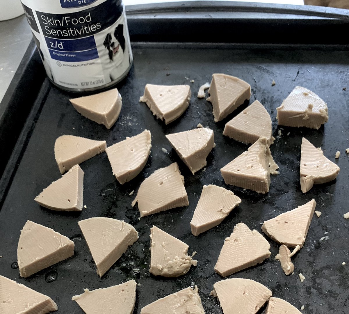 TheHerdHouse's tweet photo. I made more treats for Owen out of just his wet food. smelled awful. He loves them.
Chill. Slice. Bake @ 350° for 15 mins ea side. Refrigerate when cool.
Idk if this works with other wet foods. 
#hydrolyzed #sciencediet #dogsoftwitter https://t.co/fyPlvmBWaC