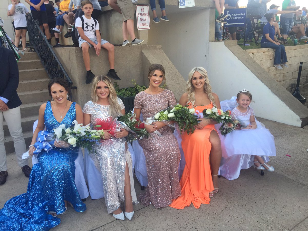 cantonhs's tweet photo. We had outstanding community support tonight for our homecoming parade and pep rally.  Congratulations to these young ladies for being selected to the homecoming court. #EaglePride https://t.co/Se9gQzMbNi