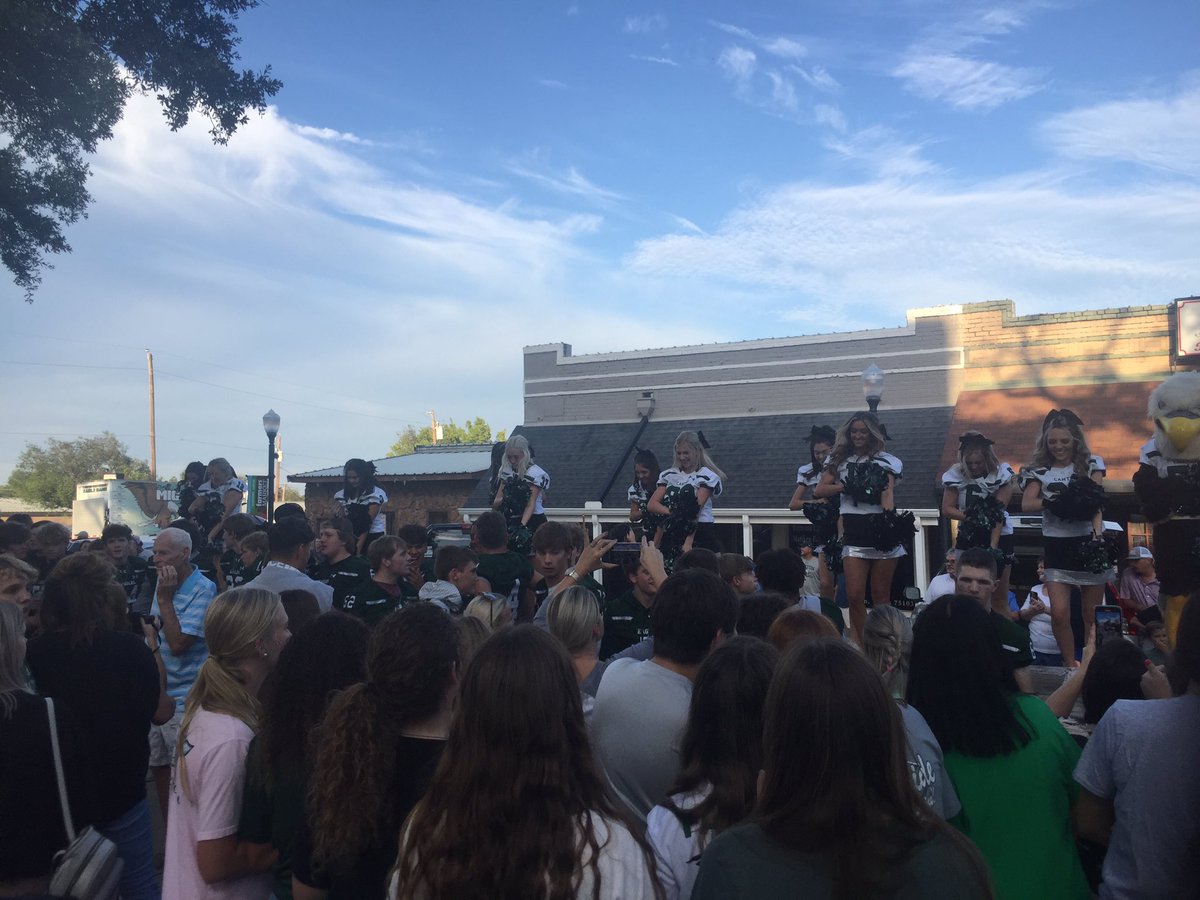 cantonhs's tweet photo. We had outstanding community support tonight for our homecoming parade and pep rally.  Congratulations to these young ladies for being selected to the homecoming court. #EaglePride https://t.co/Se9gQzMbNi