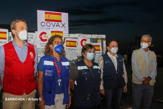 #Nicaragua 
#FuerzaDeUnPuebloQueVence
Casi medio millón de vacunas AztraZeneca (499 mil 200) contra #COVID19 vinieron a #Nicaragua este domingo 26 de sept. donadas por e España, a través del Mecanismo COVAX de la OMS, país principal donante de vacunas
