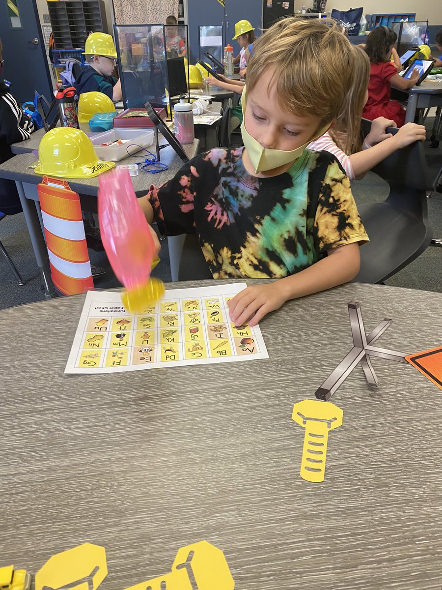 Ms_SchneiderSLE's tweet photo. Hammering out our letters-keywords-sounds from Fundations today before reading together during Construction Week! #ExperienceSLE #SLEStarsAtWork https://t.co/6aQssjLLBX