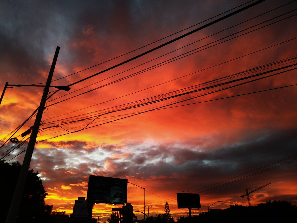 paloma_cotona's tweet photo. #SuperJuniorDnE #SuperJuniorDnE_COUNTDOWN        Atardecer en México                                                                      Siempre los apoyare <3 https://t.co/wvOpZol1q6