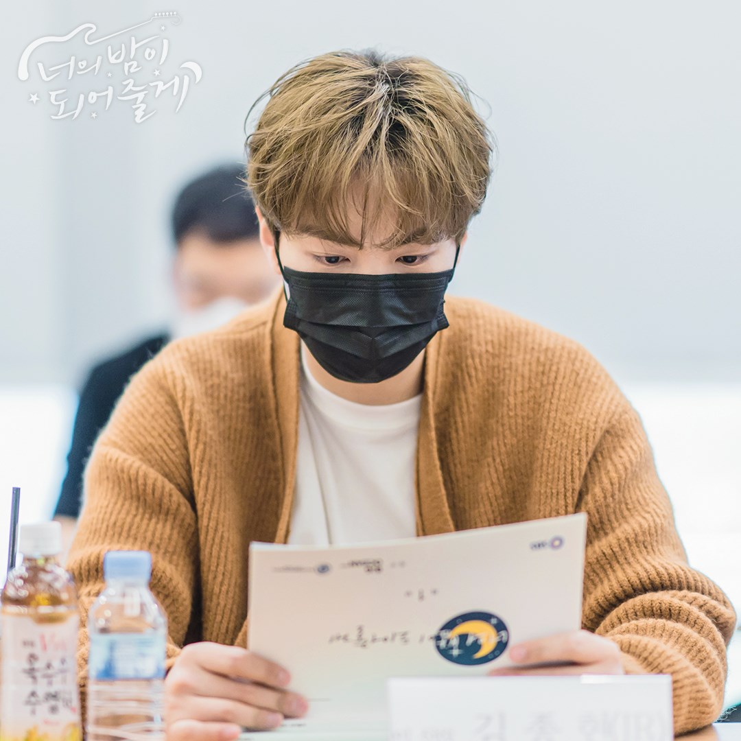 2021년 하반기 힐링으로 가득 채워 줄
밴드 루나와 정인선의 대본 리딩 첫 스틸 공개📸

SBS 새 드라마 <너의 밤이 되어줄게>
☞ 11월 첫 방송 예정

#SBS새드라마 #너의밤이되어줄게 
#정인선 #이준영 #장동주 #김종현 #윤지성 #김동현 
#뉴이스트 #AB6IX #LUNA #밴드루나