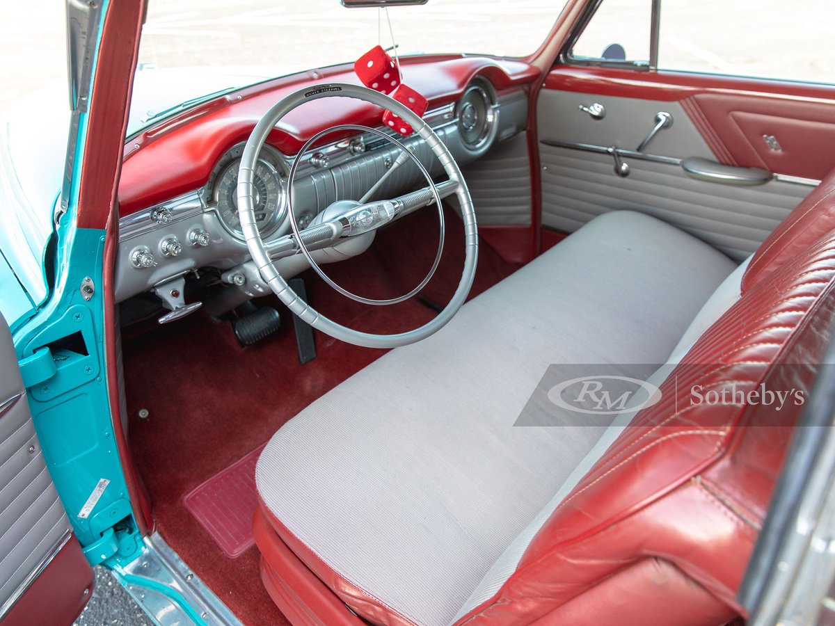 UltimativCars's tweet photo. #AuburnFall2021

The #Oldsmobile #Super88 (1951-63) was made in 1,195,649 units, of which 198,951 in 53.

This '53 #Holiday #Hardtop (34,500 u.), painted in #Turquoise w/ #White hardtop, was est. at US$22-28k (18.8-23.9k €) to be SOLD at US$28,600 (24.450 €). https://t.co/mz3qmN1Kkz