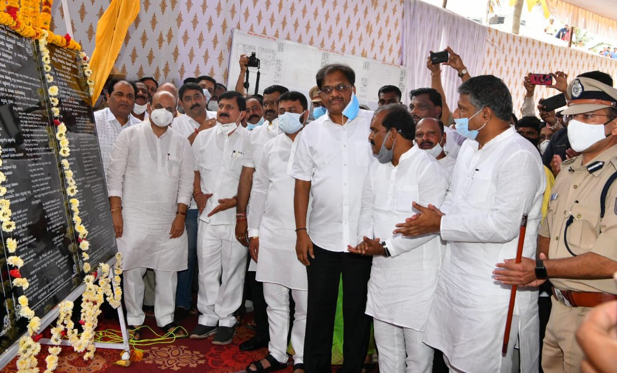 bengalurulive_'s tweet photo. ರಾಜ್ಯದ ಆರು ನಗರಗಳಲ್ಲಿ ವಿಧಿವಿಜ್ಞಾನ ಪ್ರಯೋಗಾಲಯಗಳ ಸ್ಥಾಪನೆ: ಬೊಮ್ಮಾಯಿ
ಮಧ್ಯಮ ಹಂತದ ಪೊಲೀಸ್ ಅಧಿಕಾರಿಗಳಿಗೆ ಎನ್ ಡಿ ಎ ಮಾದರಿ ತರಬೇತಿ
https://t.co/iCKzdzQG9h
#ಹುಬ್ಬಳ್ಳಿ #Hubli #Hubbali #Karnataka #forensiclabs #ChiefMinister #BasavarajBommai #Bommai #Mysore #Kalaburagi @CMofKarnataka @BSBommai https://t.co/7ElfI2xjno