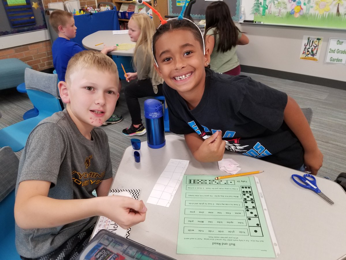 Practicing our short and long i sounds with a Roll &amp; Read game in 2nd #goodhueschool