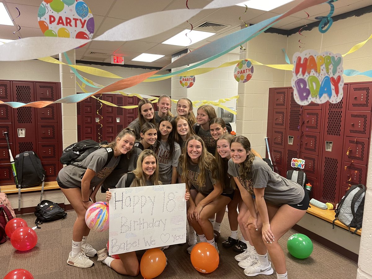 ALVolleyball's tweet photo. SURPRISED our super senior for her 18th birthday:) #limitout https://t.co/7haYtcnCzV