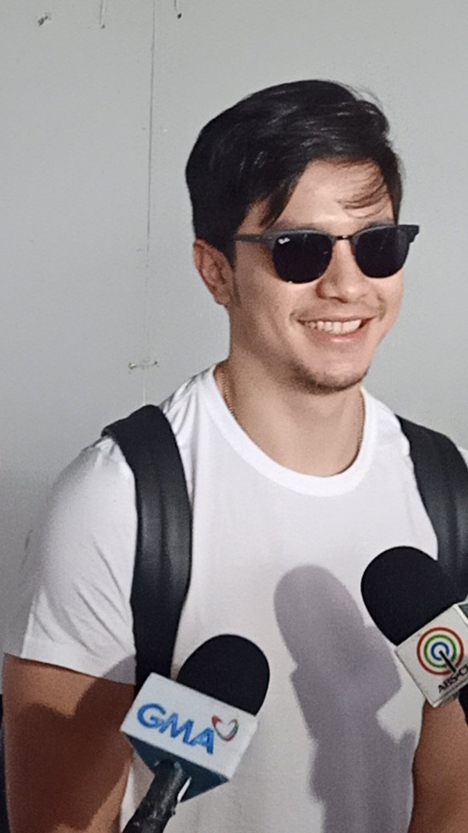 ALDENaticsQC_'s tweet photo. Posting some of his airport pogi shots,just because he's extra pogi pag nasa airport siya :) Dami pa yan!
@aldenrichards02
#AldenRichards 
#TheWorldBetweenUs https://t.co/xowA3Rgsmq