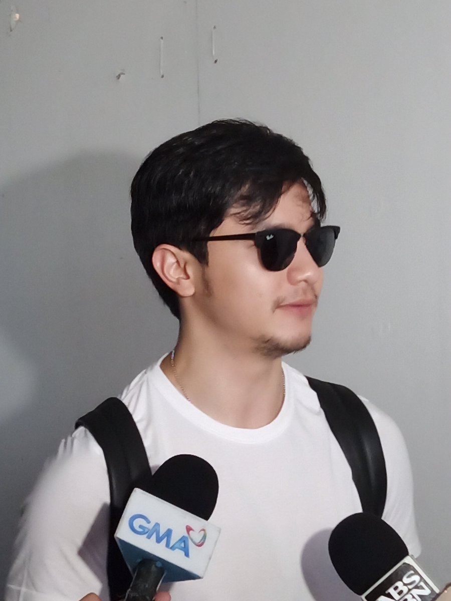 ALDENaticsQC_'s tweet photo. Posting some of his airport pogi shots,just because he's extra pogi pag nasa airport siya :) Dami pa yan!
@aldenrichards02
#AldenRichards 
#TheWorldBetweenUs https://t.co/xowA3Rgsmq